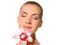 Jarní ošetření pleti Dívka s květinou