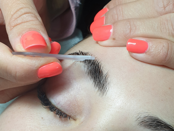 Laminace obočí Laminace obočí